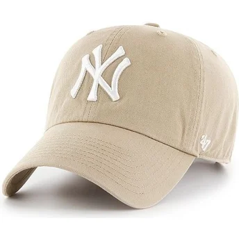 Boné curvo bege com logo branco da New York Yankees MLB Clean Up da 47 Brand