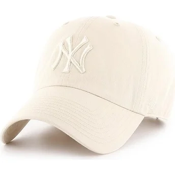 Boné curvo creme com logo creme da New York Yankees MLB Clean Up da 47 Brand