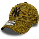 bone-curvo-amarelo-ajustavel-com-logo-preto-da-new-york-yankees-mlb-9forty-engineered-fit-da-new-era