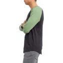 camiseta-manga-comprida-preto-e-verde-pen-dark-kelly-da-volcom