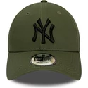 bone-curvo-verde-ajustavel-com-logo-preto-9forty-league-essential-da-new-york-yankees-mlb-da-new-era