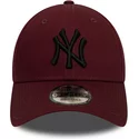 bone-curvo-grena-ajustavel-com-logo-preto-9forty-league-essential-da-new-york-yankees-mlb-da-new-era