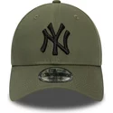 bone-curvo-verde-ajustavel-com-logo-preto-9forty-essential-da-new-york-yankees-mlb-da-new-era
