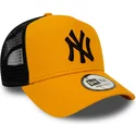 bone-trucker-laranja-com-logo-preto-league-essential-a-frame-da-new-york-yankees-mlb-da-new-era