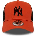 bone-trucker-vermelho-com-logo-preto-league-essential-a-frame-da-new-york-yankees-mlb-da-new-era