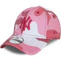 bone-curvo-camuflagem-rosa-ajustavel-com-logo-rosa-9forty-da-new-york-yankees-mlb-da-new-era
