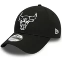 bone-curvo-preto-ajustavel-com-logo-branco-9forty-league-essential-da-chicago-bulls-nba-da-new-era