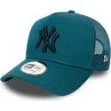 bone-trucker-azul-com-logo-preto-league-essential-a-frame-da-new-york-yankees-mlb-da-new-era