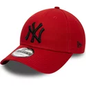 bone-curvo-vermelho-ajustavel-com-logo-preto-9forty-league-essential-da-new-york-yankees-mlb-da-new-era