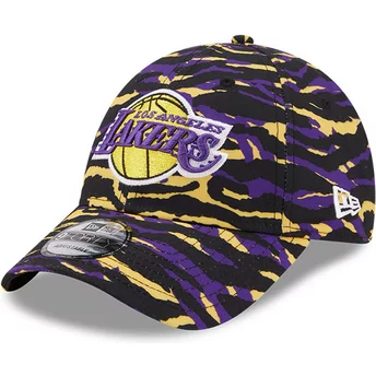 Boné curvo camuflagem violeta e amarelo ajustável 9FORTY All Over Urban Print da Los Angeles Lakers NBA da New Era