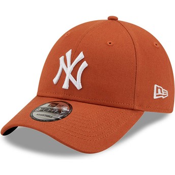 Boné curvo castanho ajustável 9FORTY League Essential da New York Yankees MLB da New Era