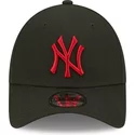 bone-curvo-preto-ajustavel-com-logo-vermelho-9forty-league-essential-da-new-york-yankees-mlb-da-new-era