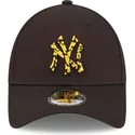 bone-curvo-preto-ajustavel-com-logo-amarelo-9forty-seasonal-infill-da-new-york-yankees-mlb-da-new-era