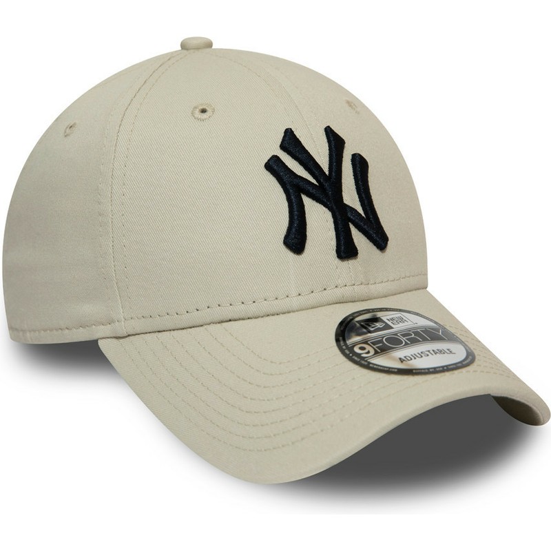 bone-curvo-bege-ajustavel-com-logo-preto-9forty-league-essential-da-new-york-yankees-mlb-da-new-era