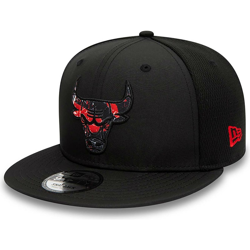 bone-plano-preto-snapback-com-logo-vermelho-9fifty-print-infill-da-chicago-bulls-nba-da-new-era