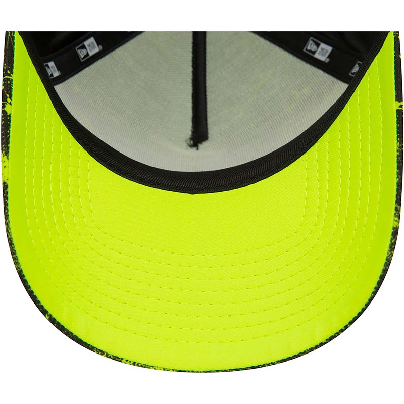 bone-curvo-amarelo-e-preto-snapback-valentino-rossi-vr46-9forty-all-over-print-da-motogp-da-new-era