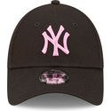 bone-curvo-preto-ajustavel-com-logo-rosa-para-crianca-9forty-league-essential-da-new-york-yankees-mlb-da-new-era
