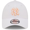 bone-curvo-branco-ajustavel-com-logo-laranja-9forty-neon-outline-da-new-york-yankees-mlb-da-new-era
