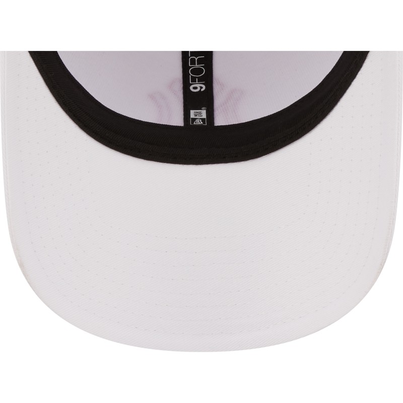 bone-curvo-branco-ajustavel-com-logo-rosa-9forty-league-essential-da-new-york-yankees-mlb-da-new-era
