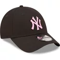 bone-curvo-preto-ajustavel-com-logo-rosa-9forty-league-essential-da-new-york-yankees-mlb-da-new-era