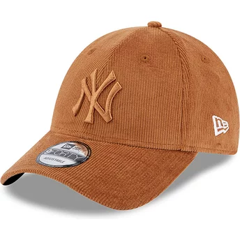 Boné curvo castanho ajustável com logo castanho 9FORTY Cord da New York Yankees MLB da New Era