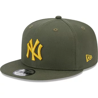 Boné plano verde snapback com logo amarelo 9FIFTY Side Patch da New York Yankees MLB da New Era