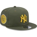 bone-plano-verde-snapback-com-logo-amarelo-9fifty-side-patch-da-new-york-yankees-mlb-da-new-era
