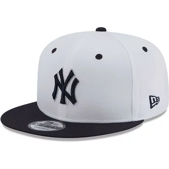 Boné plano branco e azul marinho snapback com logo azul marinho 9FIFTY White Crown Patch da New York Yankees MLB da New Era