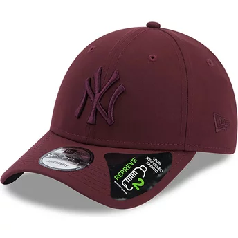 Boné curvo grená ajustável com logo grená 9FORTY Repreve da New York Yankees MLB da New Era