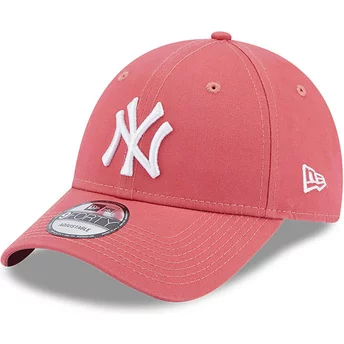 Boné curvo rosa claro ajustável 9FORTY League Essential da New York Yankees MLB da New Era