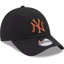 bone-curvo-preto-ajustavel-com-logo-castanho-9forty-league-essential-da-new-york-yankees-mlb-da-new-era
