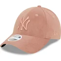 bone-curvo-rosa-ajustavel-com-logo-rosa-para-mulheres-9forty-velour-da-new-york-yankees-mlb-da-new-era