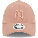 bone-curvo-rosa-ajustavel-com-logo-rosa-para-mulheres-9forty-velour-da-new-york-yankees-mlb-da-new-era