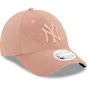 bone-curvo-rosa-ajustavel-com-logo-rosa-para-mulheres-9forty-velour-da-new-york-yankees-mlb-da-new-era