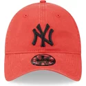bone-curvo-vermelho-ajustavel-com-logo-preto-9twenty-league-essential-da-new-york-yankees-mlb-da-new-era
