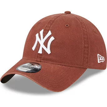 Boné curvo castanho ajustável 9TWENTY League Essential da New York Yankees MLB da New Era
