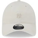 bone-curvo-bege-ajustavel-com-logo-bege-9twenty-mini-logo-da-new-york-yankees-mlb-da-new-era