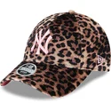 bone-curvo-leopardo-ajustavel-com-logo-rosa-para-mulheres-9forty-velour-da-new-york-yankees-mlb-da-new-era