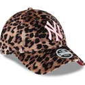 bone-curvo-leopardo-ajustavel-com-logo-rosa-para-mulheres-9forty-velour-da-new-york-yankees-mlb-da-new-era