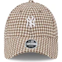 bone-curvo-castanho-e-branco-ajustavel-para-mulheres-9forty-houndstooth-da-new-york-yankees-mlb-da-new-era