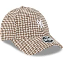 bone-curvo-castanho-e-branco-ajustavel-para-mulheres-9forty-houndstooth-da-new-york-yankees-mlb-da-new-era