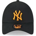 bone-curvo-preto-ajustavel-com-logo-laranja-9forty-league-essential-da-new-york-yankees-mlb-da-new-era