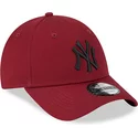 bone-curvo-vermelho-ajustavel-com-logo-preto-9forty-league-essential-da-new-york-yankees-mlb-da-new-era