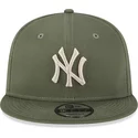 bone-plano-verde-snapback-com-logo-bege-9fifty-league-essential-da-new-york-yankees-mlb-da-new-era