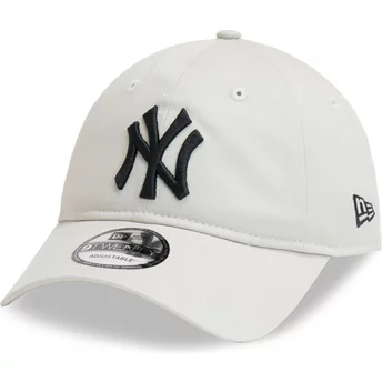 Boné curvo bege ajustável com logo preto 9TWENTY League Essential da New York Yankees MLB da New Era