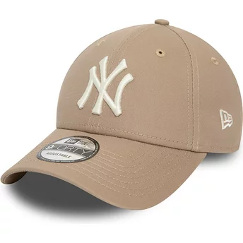 Boné curvo castanho claro ajustável 9FORTY League Essential da New York Yankees MLB da New Era