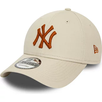 Boné curvo bege ajustável com logo castanho 9FORTY League Essential da New York Yankees MLB da New Era