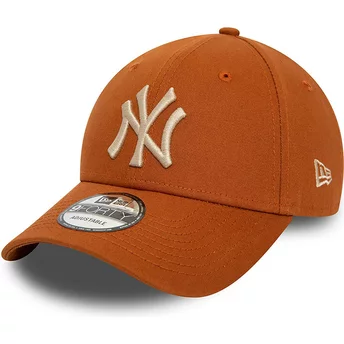Boné curvo castanho ajustável com logo bege 9FORTY League Essential da New York Yankees MLB da New Era