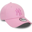 bone-curvo-rosa-ajustavel-com-logo-rosa-9forty-league-essential-da-new-york-yankees-mlb-da-new-era