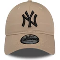 bone-curvo-castanho-ajustavel-com-logo-preto-9twenty-league-essential-da-new-york-yankees-mlb-da-new-era